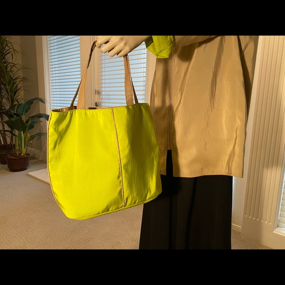 NEW Mycra PAC Reversible Hooded Rain and Wind Jacket - Picture 2 of 16